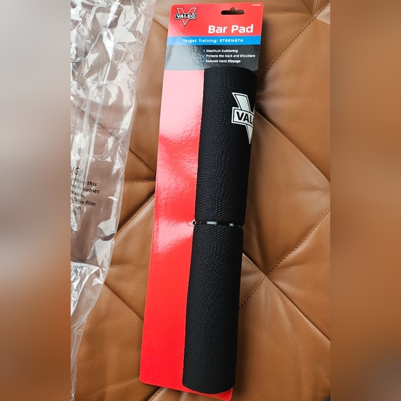 Valeo Black Barbell Pad Support Hip Thrust Padding - Picture 7 of 7